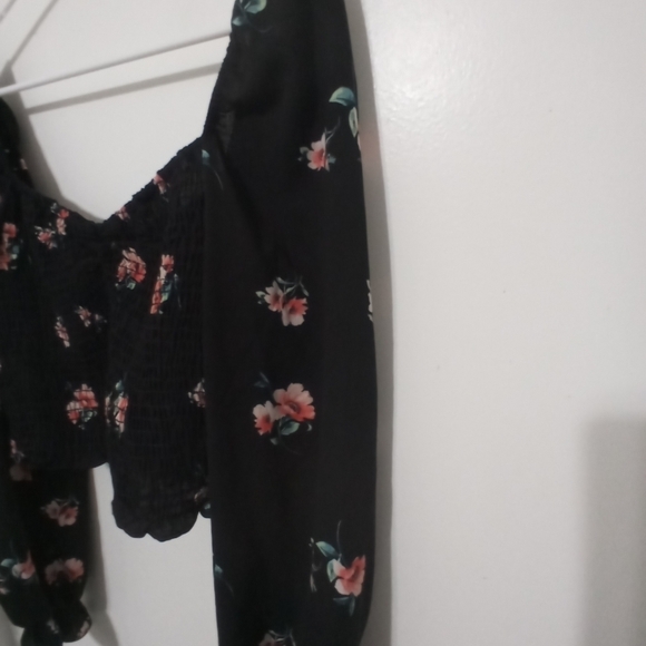Forever 21 Y2K long sleeve Floral Cold Shoulder Crop Top - Picture 4 of 12